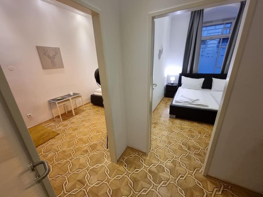 Sissi Royal Suite - Inner City 4 Bedroom Apartment Вена Экстерьер фото