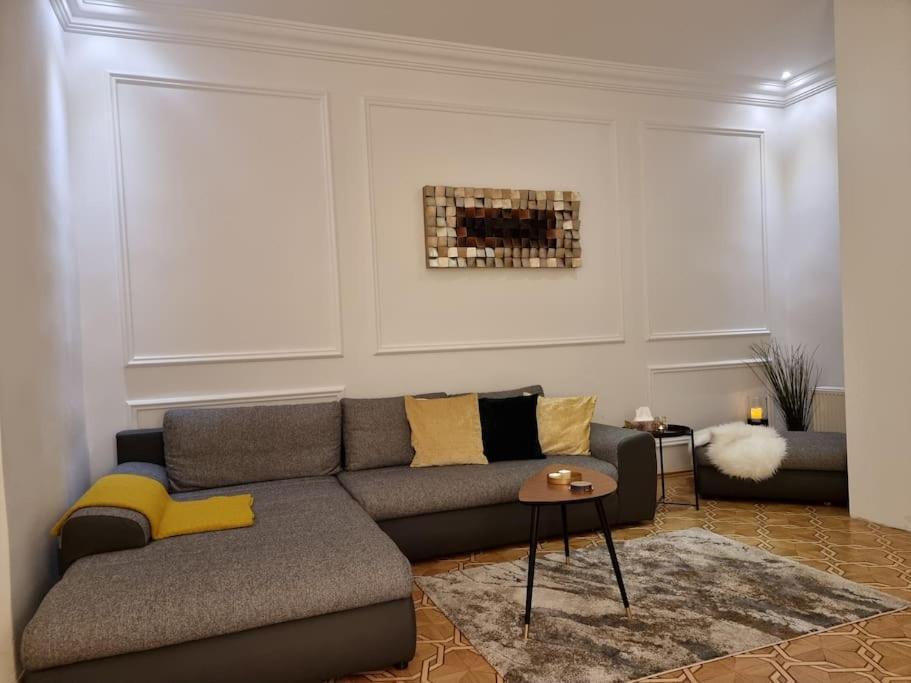 Sissi Royal Suite - Inner City 4 Bedroom Apartment Вена Экстерьер фото