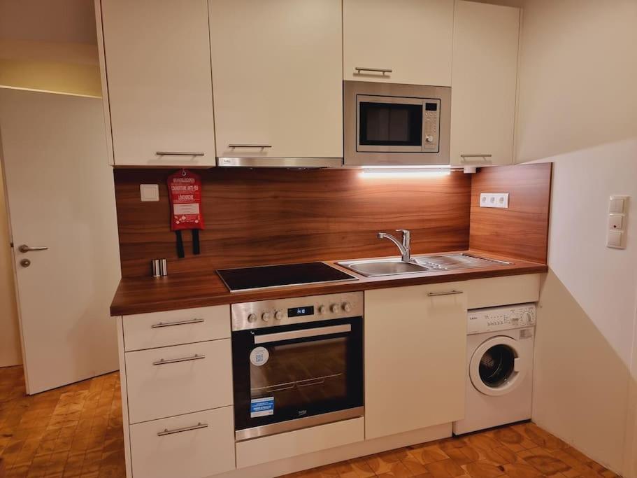 Sissi Royal Suite - Inner City 4 Bedroom Apartment Вена Экстерьер фото
