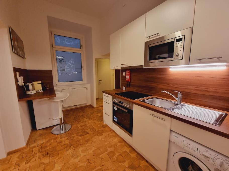 Sissi Royal Suite - Inner City 4 Bedroom Apartment Вена Экстерьер фото