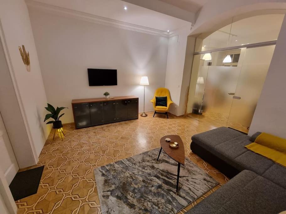 Sissi Royal Suite - Inner City 4 Bedroom Apartment Вена Экстерьер фото