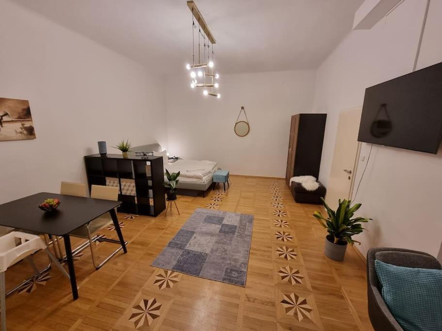 Sissi Royal Suite - Inner City 4 Bedroom Apartment Вена Экстерьер фото