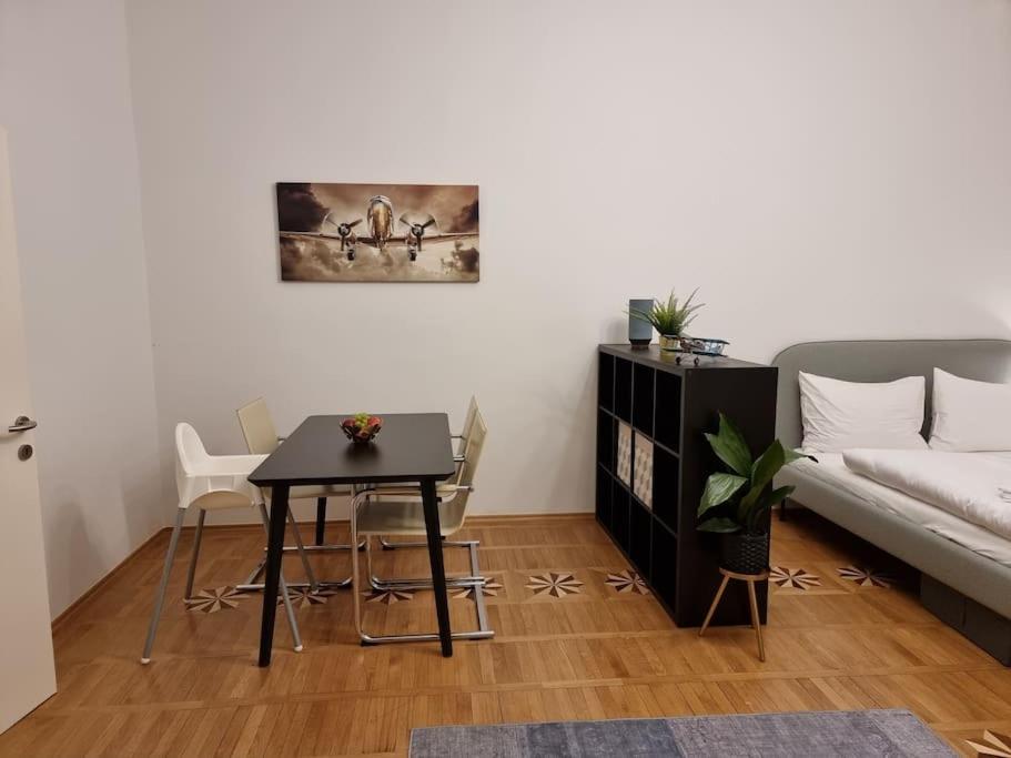 Sissi Royal Suite - Inner City 4 Bedroom Apartment Вена Экстерьер фото