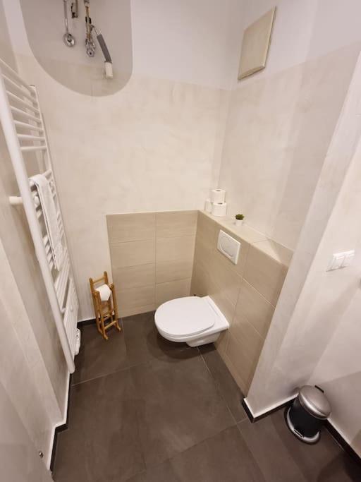 Sissi Royal Suite - Inner City 4 Bedroom Apartment Вена Экстерьер фото
