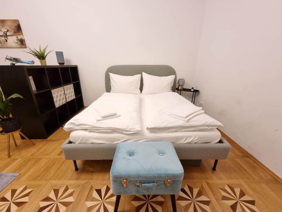 Sissi Royal Suite - Inner City 4 Bedroom Apartment Вена Экстерьер фото