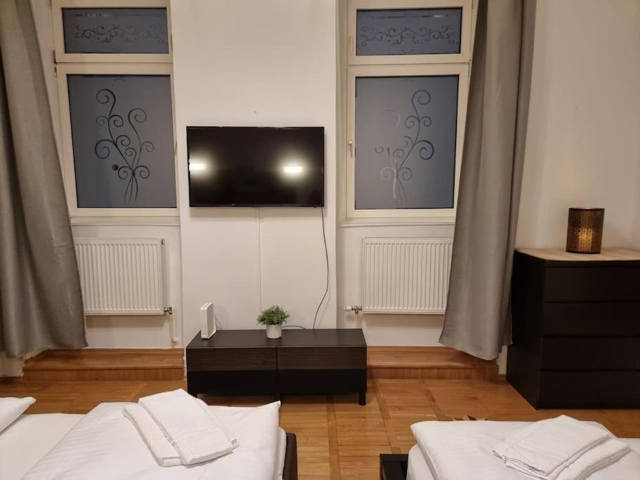 Sissi Royal Suite - Inner City 4 Bedroom Apartment Вена Экстерьер фото